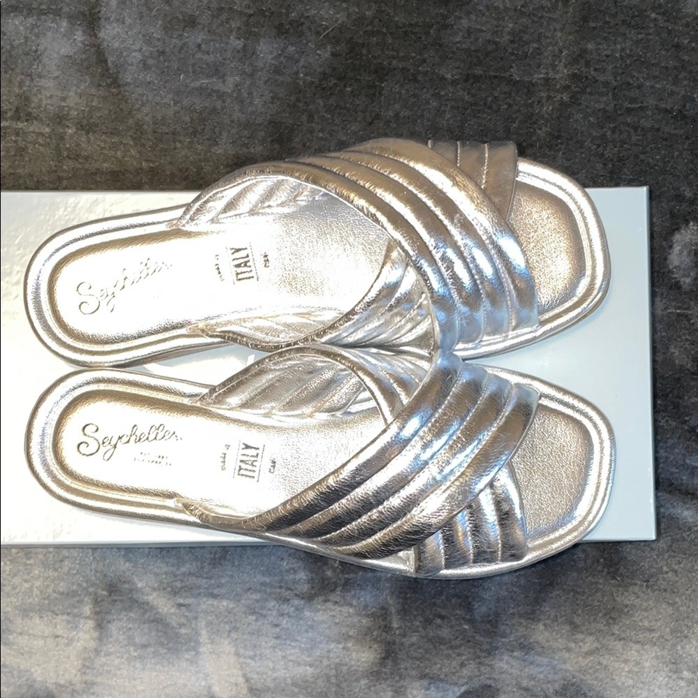Seychelles Silver Mules with Elegant Metallic Finish - Picture 5 of 5